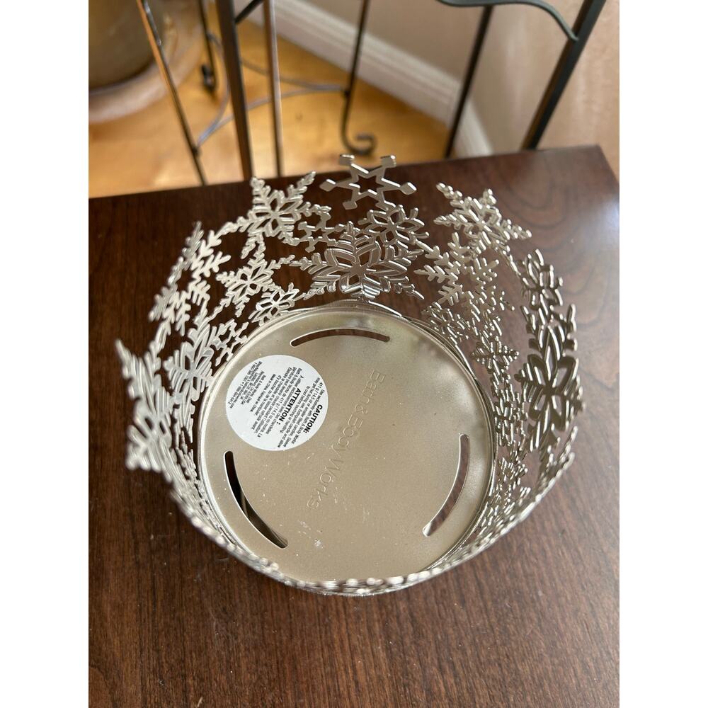 Bath & Body Works Holiday Silver Snowflakes Pedestal 3 Wick Candle Holder - Picture 5 of 9